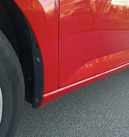 Красный Шкода Фабия, объемом двигателя 1 л и пробегом 258 тыс. км за 6400 $, фото 6 на Automoto.ua