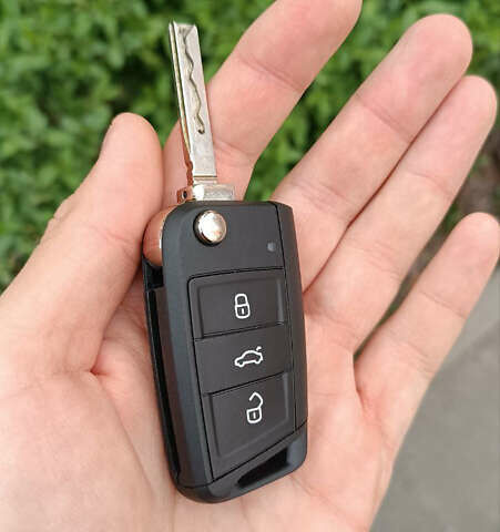 Красный Шкода Фабия, объемом двигателя 1 л и пробегом 258 тыс. км за 6400 $, фото 14 на Automoto.ua