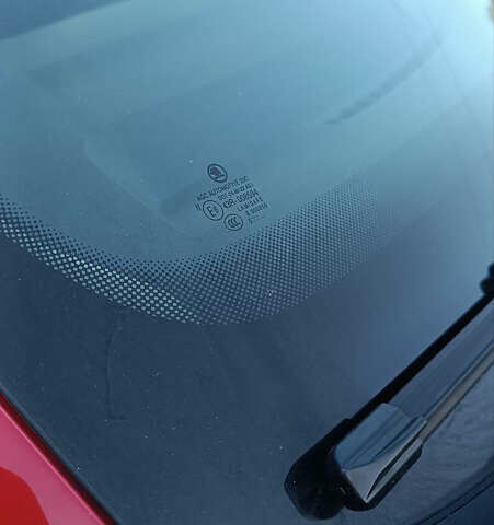 Красный Шкода Фабия, объемом двигателя 1 л и пробегом 258 тыс. км за 6400 $, фото 2 на Automoto.ua