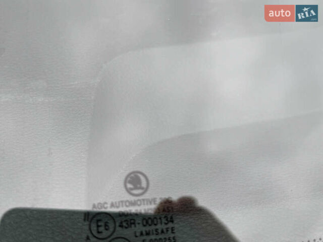 Красный Шкода Фабия, объемом двигателя 1.6 л и пробегом 140 тыс. км за 11600 $, фото 15 на Automoto.ua