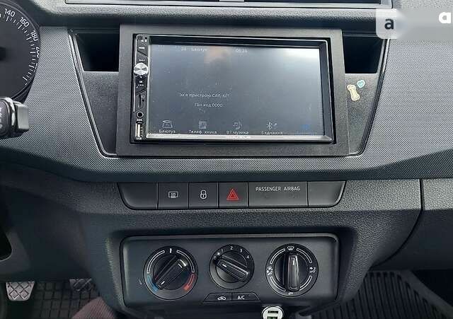 Шкода Фабия, объемом двигателя 1 л и пробегом 99 тыс. км за 7699 $, фото 24 на Automoto.ua