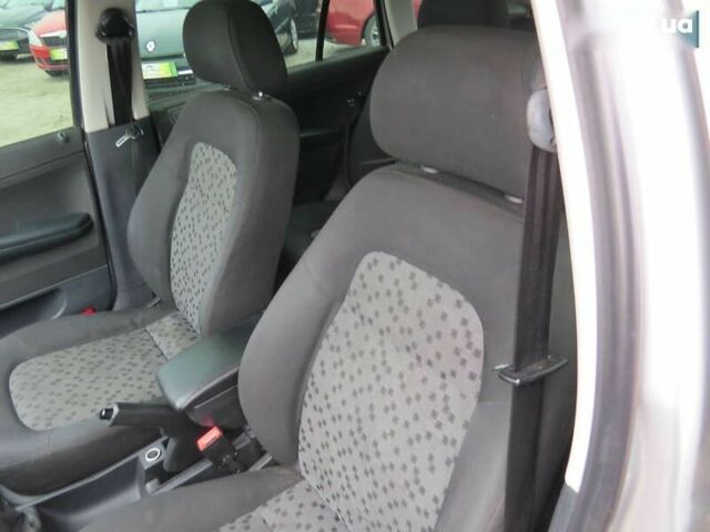 Шкода Фабия, объемом двигателя 1.2 л и пробегом 273 тыс. км за 3800 $, фото 4 на Automoto.ua