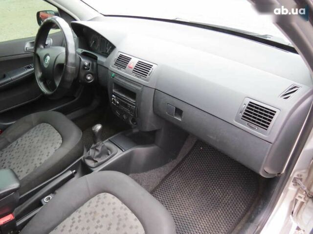 Шкода Фабия, объемом двигателя 1.2 л и пробегом 273 тыс. км за 3800 $, фото 17 на Automoto.ua