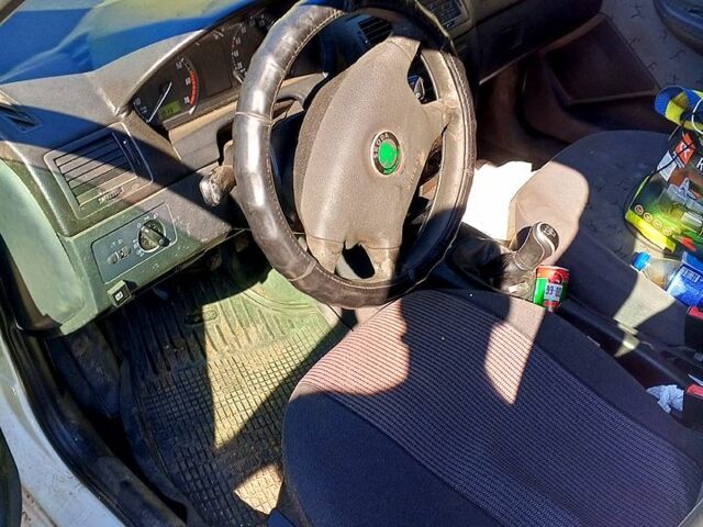 Шкода Фабія, об'ємом двигуна 1.4 л та пробігом 200 тис. км за 1800 $, фото 3 на Automoto.ua