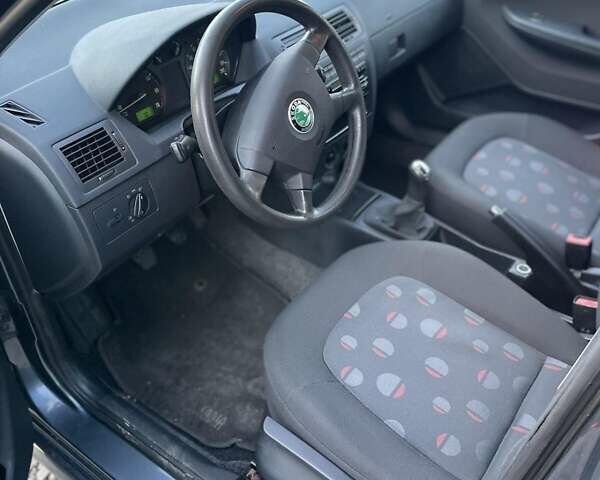 Шкода Фабия, объемом двигателя 1.4 л и пробегом 200 тыс. км за 3500 $, фото 1 на Automoto.ua