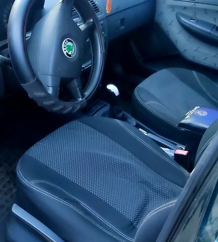 Шкода Фабия, объемом двигателя 1.4 л и пробегом 165 тыс. км за 2700 $, фото 3 на Automoto.ua