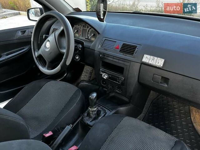 Шкода Фабія, об'ємом двигуна 1.2 л та пробігом 154 тис. км за 4500 $, фото 11 на Automoto.ua