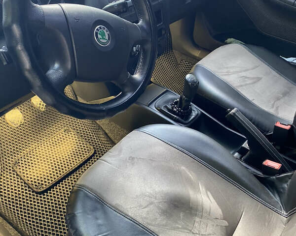 Шкода Фабия, объемом двигателя 1.39 л и пробегом 198 тыс. км за 4000 $, фото 4 на Automoto.ua