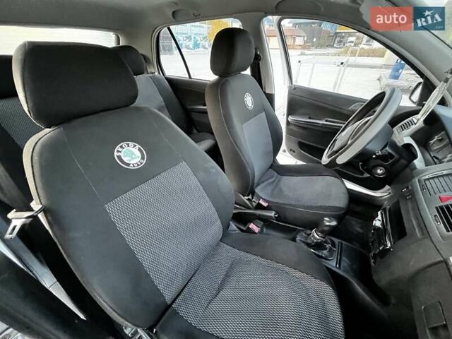 Шкода Фабія, об'ємом двигуна 1.2 л та пробігом 154 тис. км за 4500 $, фото 13 на Automoto.ua