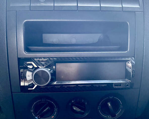 Шкода Фабия, объемом двигателя 1.39 л и пробегом 198 тыс. км за 4000 $, фото 10 на Automoto.ua