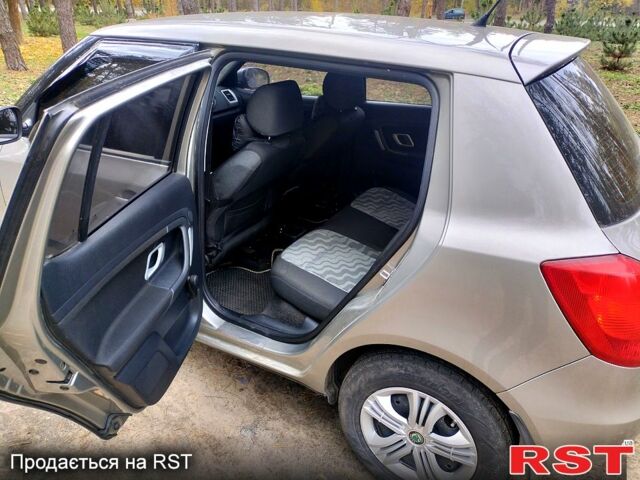 Шкода Фабія, об'ємом двигуна 1.2 л та пробігом 241 тис. км за 4500 $, фото 5 на Automoto.ua