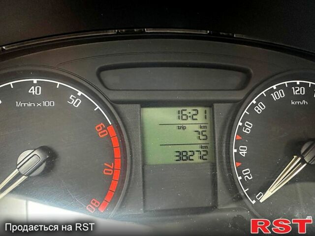 Шкода Фабия, объемом двигателя 1.2 л и пробегом 38 тыс. км за 5500 $, фото 3 на Automoto.ua