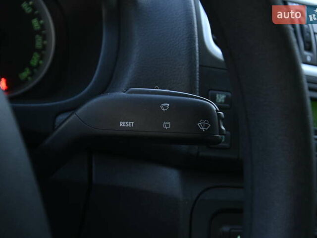 Шкода Фабія, об'ємом двигуна 1.39 л та пробігом 184 тис. км за 5800 $, фото 35 на Automoto.ua