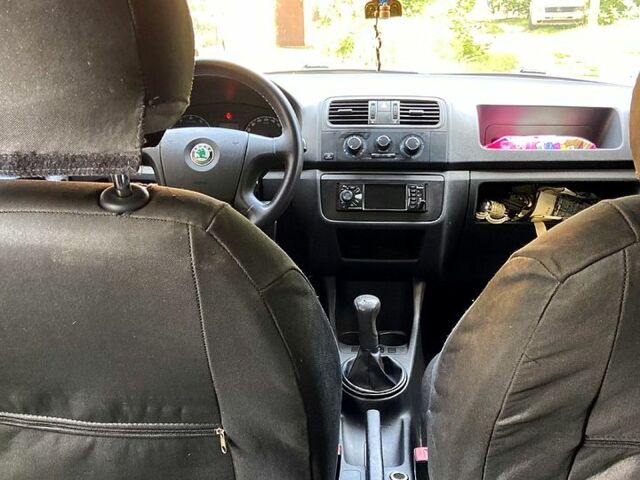 Шкода Фабия, объемом двигателя 1.2 л и пробегом 157 тыс. км за 5500 $, фото 2 на Automoto.ua