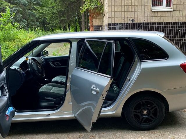 Шкода Фабия, объемом двигателя 1.4 л и пробегом 245 тыс. км за 5300 $, фото 2 на Automoto.ua
