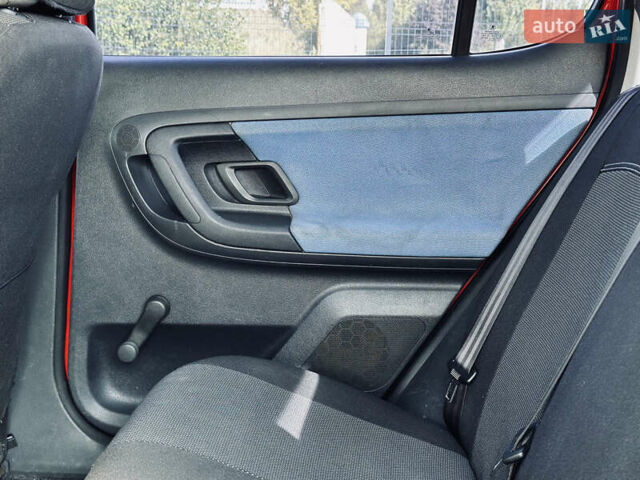 Шкода Фабія, об'ємом двигуна 1.39 л та пробігом 224 тис. км за 4399 $, фото 10 на Automoto.ua