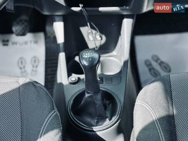 Шкода Фабія, об'ємом двигуна 1.39 л та пробігом 224 тис. км за 4399 $, фото 26 на Automoto.ua