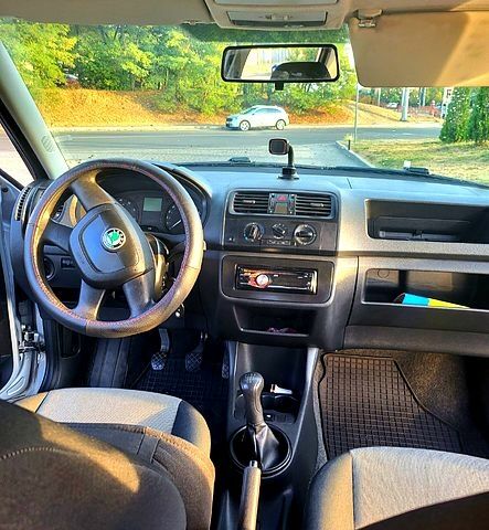 Шкода Фабия, объемом двигателя 1.2 л и пробегом 195 тыс. км за 4500 $, фото 2 на Automoto.ua