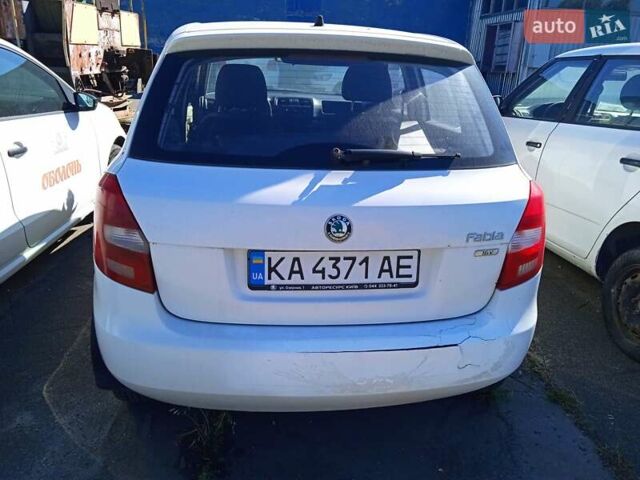 Шкода Фабия, объемом двигателя 1.4 л и пробегом 382 тыс. км за 2050 $, фото 2 на Automoto.ua
