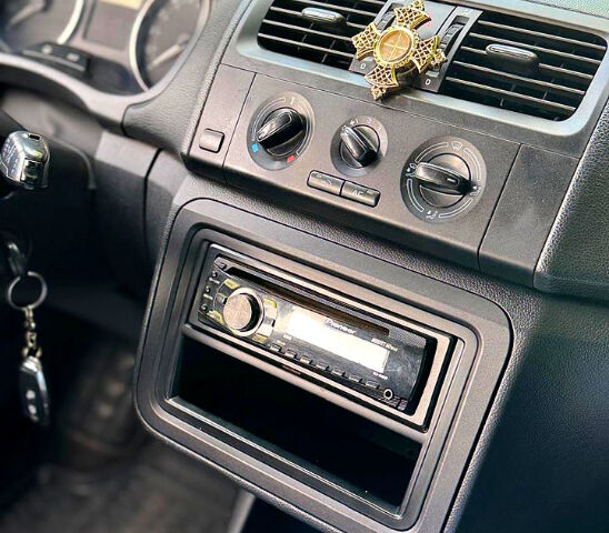 Шкода Фабия, объемом двигателя 1.4 л и пробегом 173 тыс. км за 4700 $, фото 3 на Automoto.ua