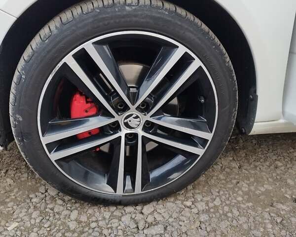 Шкода Фабія, об'ємом двигуна 1.4 л та пробігом 199 тис. км за 8500 $, фото 38 на Automoto.ua