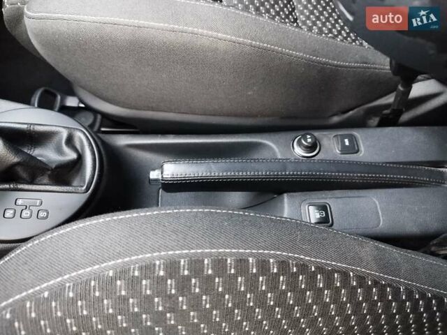 Шкода Фабія, об'ємом двигуна 1.4 л та пробігом 199 тис. км за 8500 $, фото 32 на Automoto.ua