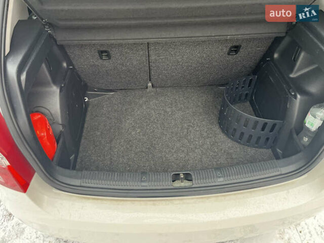 Шкода Фабия, объемом двигателя 1.6 л и пробегом 250 тыс. км за 5900 $, фото 4 на Automoto.ua
