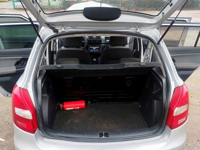 Шкода Фабія 2012 у Харкові на Automoto.ua Шкода Фабія, об'ємом двигуна 14 л та пробігом 230 тис. км за 4700 $, фото 12 на Automoto.ua