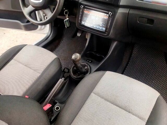 Шкода Фабія 2012 у Харкові на Automoto.ua Шкода Фабія, об'ємом двигуна 14 л та пробігом 230 тис. км за 4700 $, фото 10 на Automoto.ua