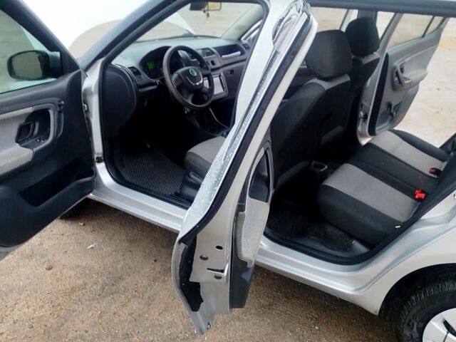 Шкода Фабія 2012 у Харкові на Automoto.ua Шкода Фабія, об'ємом двигуна 14 л та пробігом 230 тис. км за 4700 $, фото 8 на Automoto.ua