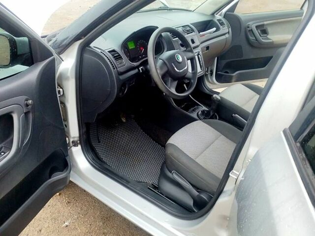 Шкода Фабія 2012 у Харкові на Automoto.ua Шкода Фабія, об'ємом двигуна 14 л та пробігом 230 тис. км за 4700 $, фото 7 на Automoto.ua