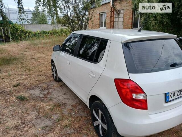 Шкода Фабия, объемом двигателя 1.4 л и пробегом 149 тыс. км за 5700 $, фото 4 на Automoto.ua