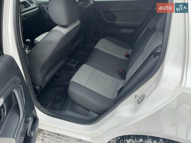 Шкода Фабия, объемом двигателя 1.6 л и пробегом 250 тыс. км за 5900 $, фото 6 на Automoto.ua