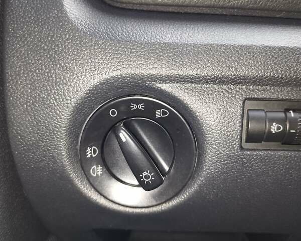 Шкода Фабія, об'ємом двигуна 1.4 л та пробігом 199 тис. км за 8500 $, фото 58 на Automoto.ua