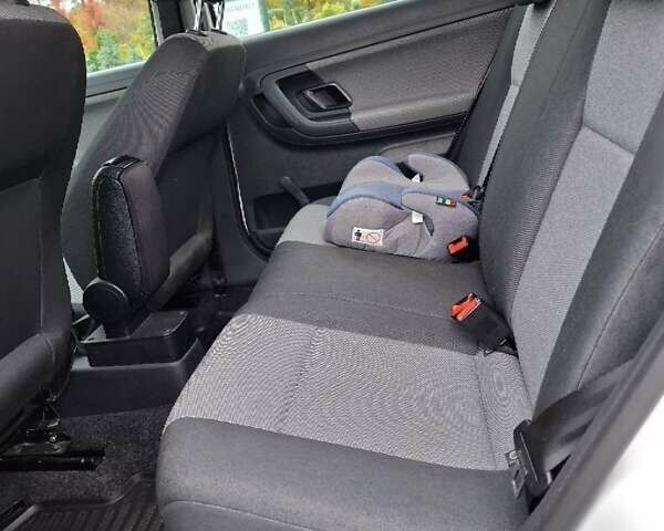 Шкода Фабія, об'ємом двигуна 1.6 л та пробігом 243 тис. км за 6450 $, фото 4 на Automoto.ua