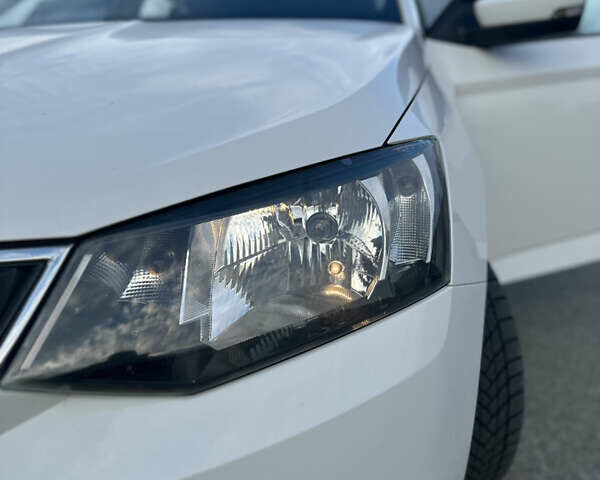 Шкода Фабия, объемом двигателя 1.4 л и пробегом 212 тыс. км за 7600 $, фото 16 на Automoto.ua