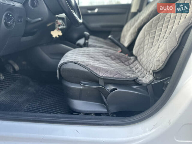 Шкода Фабия, объемом двигателя 1.4 л и пробегом 212 тыс. км за 7600 $, фото 26 на Automoto.ua
