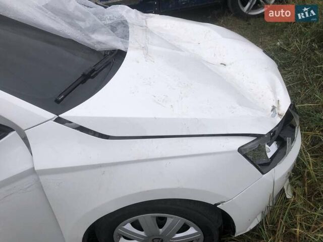 Шкода Фабия, объемом двигателя 1 л и пробегом 238 тыс. км за 2600 $, фото 2 на Automoto.ua