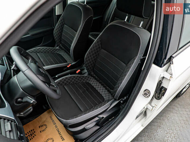 Шкода Фабія, об'ємом двигуна 1 л та пробігом 64 тис. км за 8829 $, фото 8 на Automoto.ua