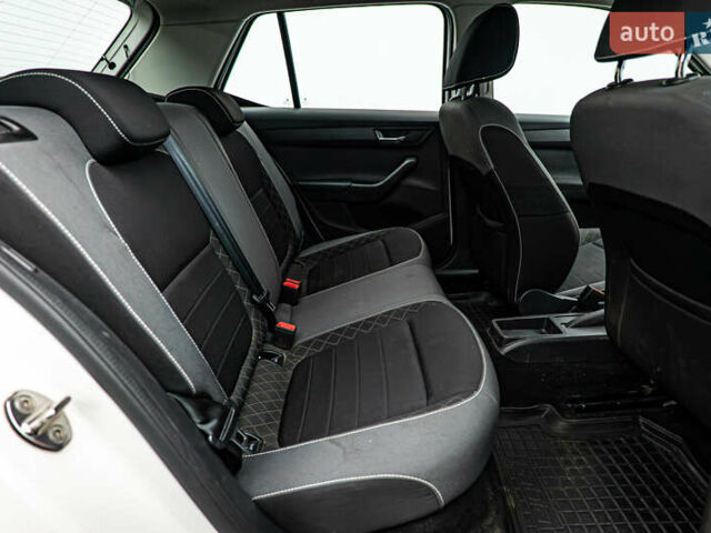 Шкода Фабия, объемом двигателя 1 л и пробегом 84 тыс. км за 8586 $, фото 12 на Automoto.ua
