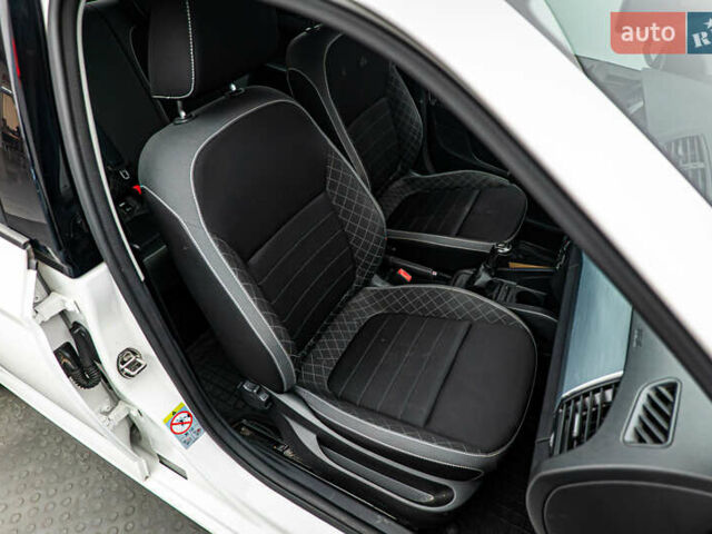 Шкода Фабия, объемом двигателя 1 л и пробегом 84 тыс. км за 8586 $, фото 11 на Automoto.ua