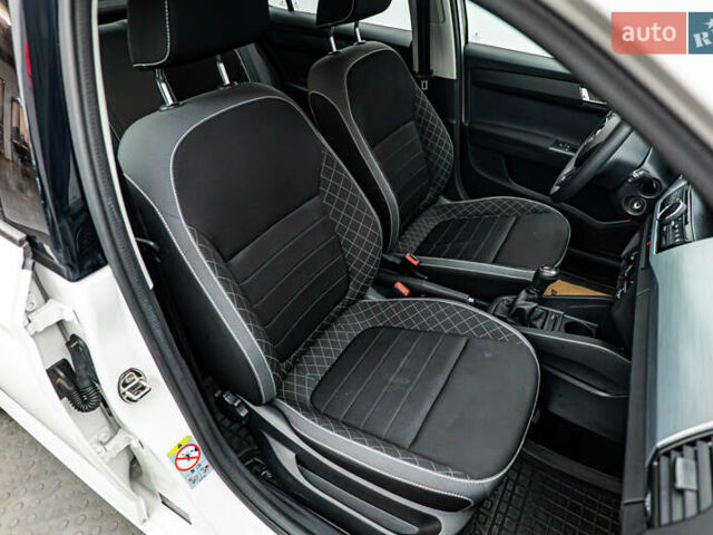 Шкода Фабія, об'ємом двигуна 1 л та пробігом 64 тис. км за 8829 $, фото 13 на Automoto.ua