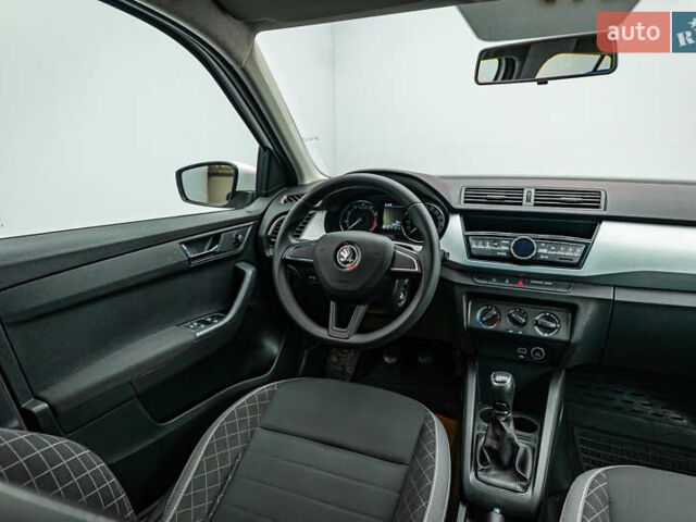 Шкода Фабия, объемом двигателя 1 л и пробегом 73 тыс. км за 8553 $, фото 10 на Automoto.ua