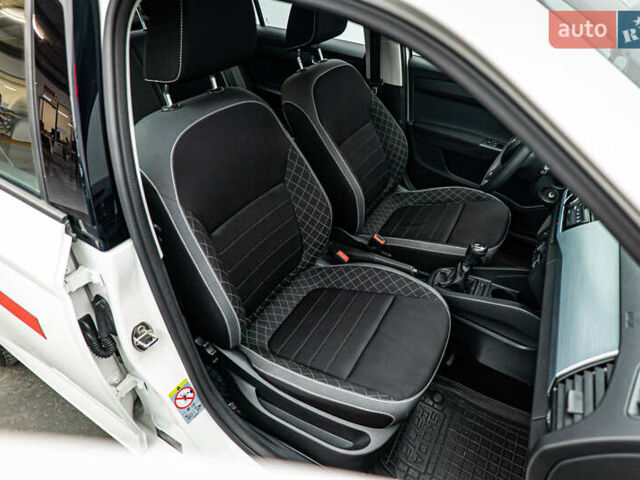 Шкода Фабия, объемом двигателя 1 л и пробегом 68 тыс. км за 8258 $, фото 13 на Automoto.ua