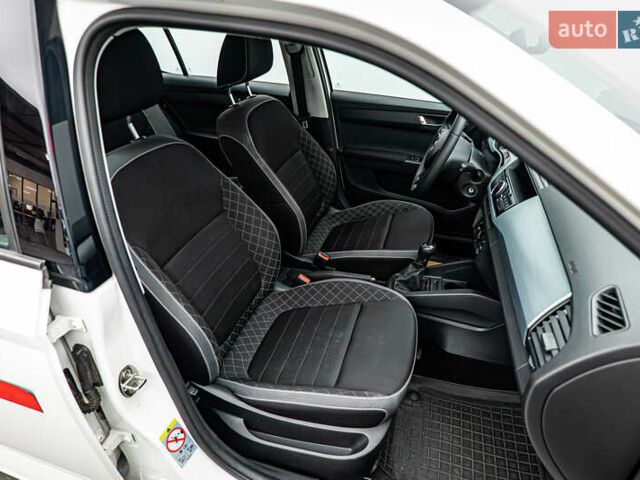 Шкода Фабия, объемом двигателя 1 л и пробегом 103 тыс. км за 8505 $, фото 12 на Automoto.ua