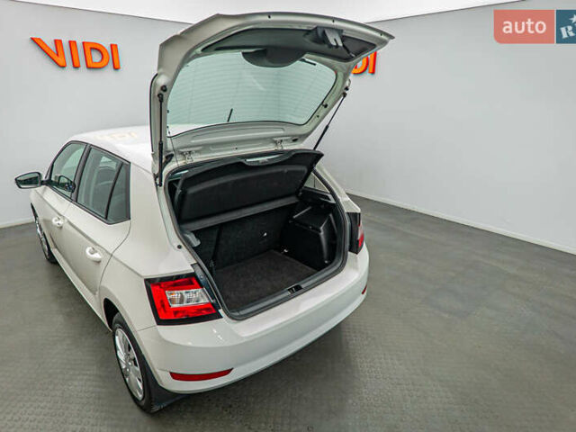 Шкода Фабия, объемом двигателя 1 л и пробегом 103 тыс. км за 8505 $, фото 6 на Automoto.ua