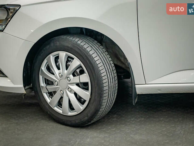 Шкода Фабия, объемом двигателя 1 л и пробегом 88 тыс. км за 8434 $, фото 7 на Automoto.ua