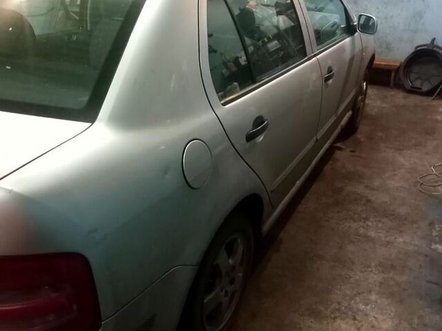 Шкода Фабия, объемом двигателя 1.2 л и пробегом 285 тыс. км за 2200 $, фото 3 на Automoto.ua