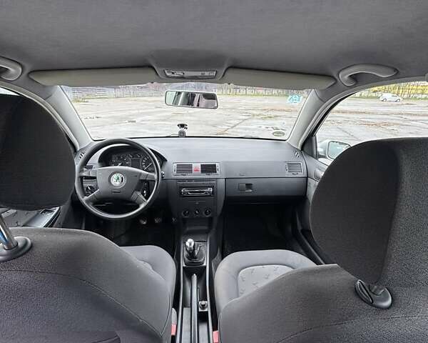 Шкода Фабія, об'ємом двигуна 1.39 л та пробігом 331 тис. км за 2950 $, фото 4 на Automoto.ua