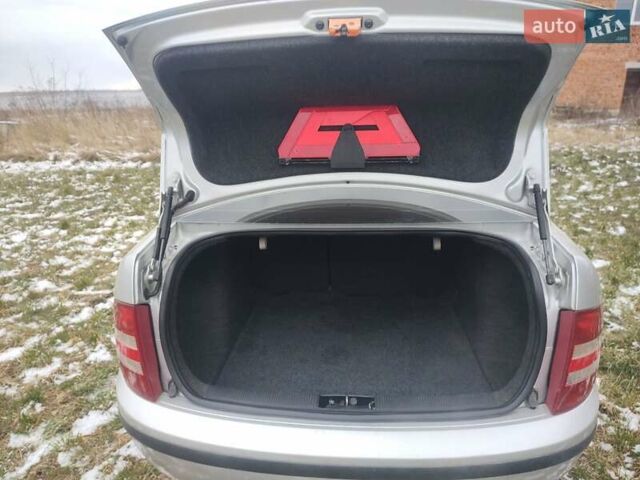 Шкода Фабия, объемом двигателя 1.39 л и пробегом 174 тыс. км за 4100 $, фото 4 на Automoto.ua